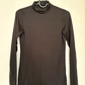 Heattech Classic Black Long-Sleeve Turtleneck Top